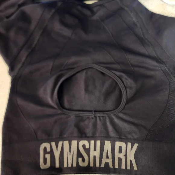 Womens Gym Shark Cropped W/ Thumb Holes. Excellent Condition.  NWOT - Picture 3 of 3